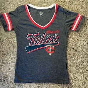 Minnesota Twins vintage V-neck tee Size M